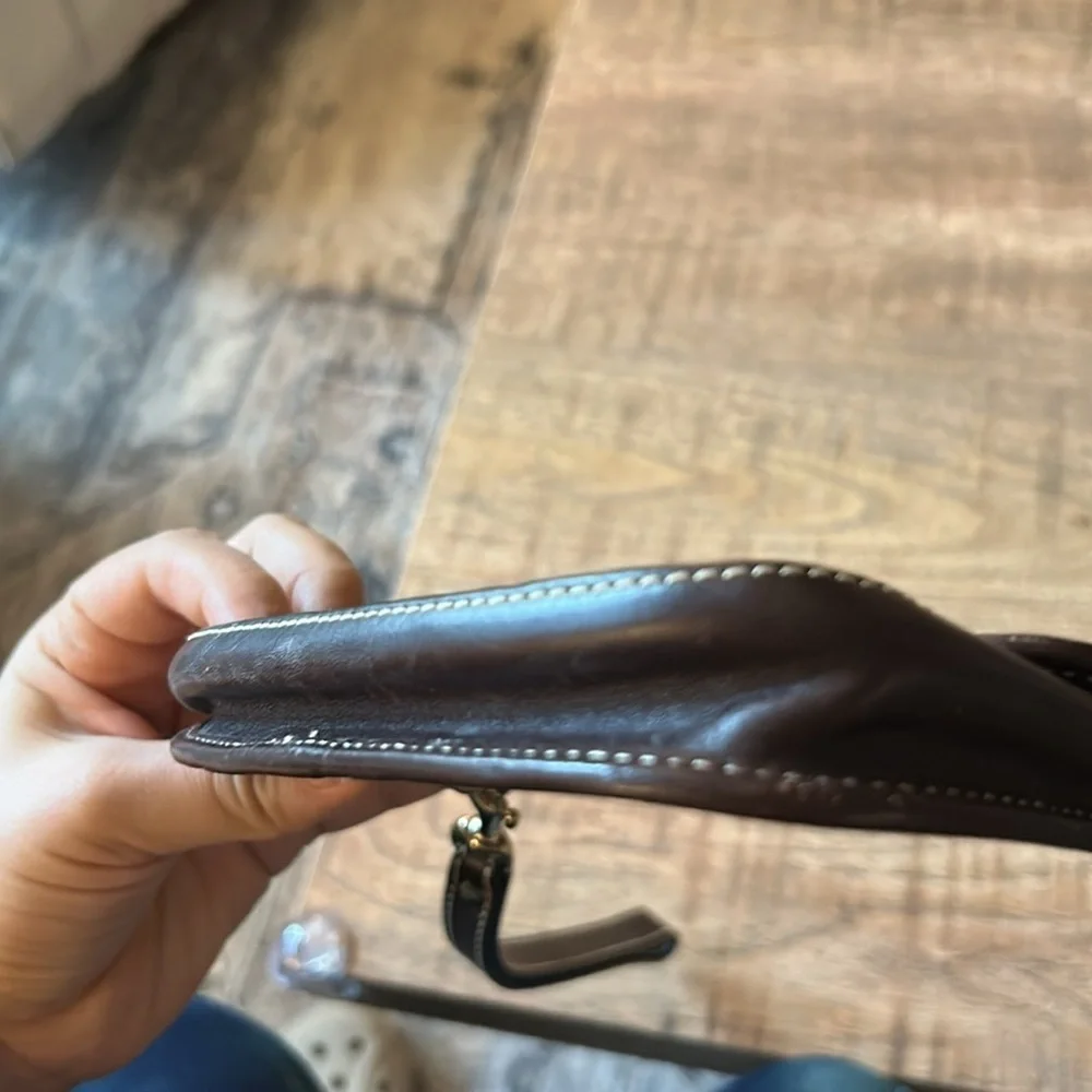 Dooney & Bourke (B18) wristlet bag